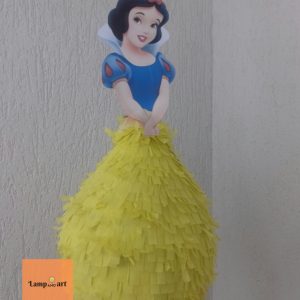 Пинята Снежанка за детски рожден ден в жълто и синьо.